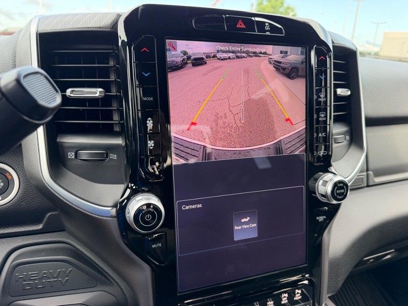 Ram 2500 Vehicle Full-screen Gallery Image 19
