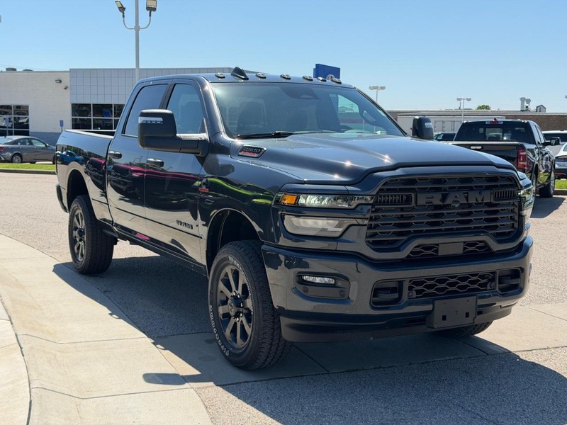 Ram 2500 Vehicle Full-screen Gallery Image 3