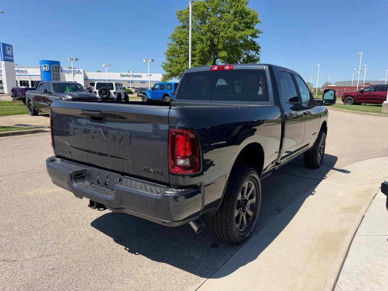 Ram 2500 Vehicle Full-screen Gallery Image 4