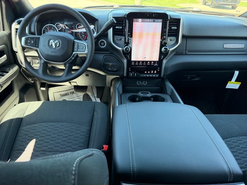 Ram 2500 Vehicle Full-screen Gallery Image 9