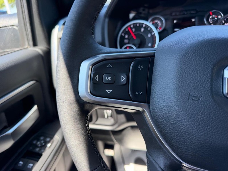 Ram 2500 Vehicle Full-screen Gallery Image 11