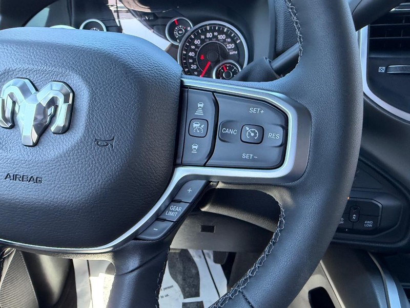 Ram 2500 Vehicle Full-screen Gallery Image 12