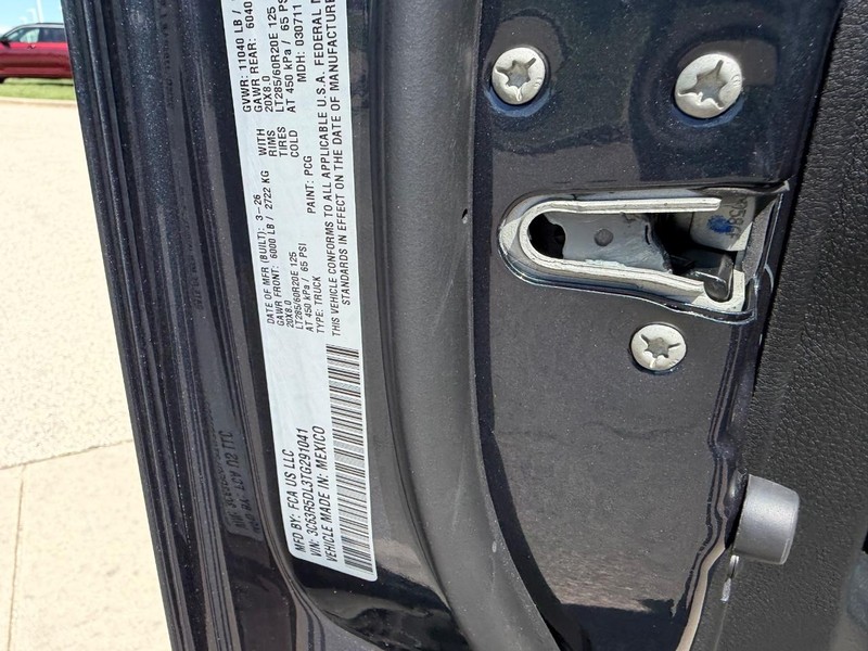 Ram 2500 Vehicle Full-screen Gallery Image 21