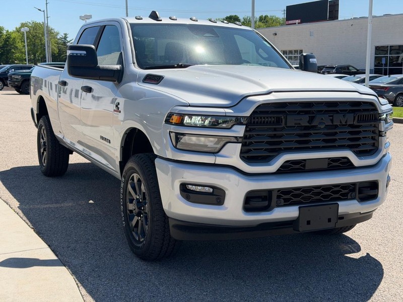 Ram 2500 Vehicle Full-screen Gallery Image 3
