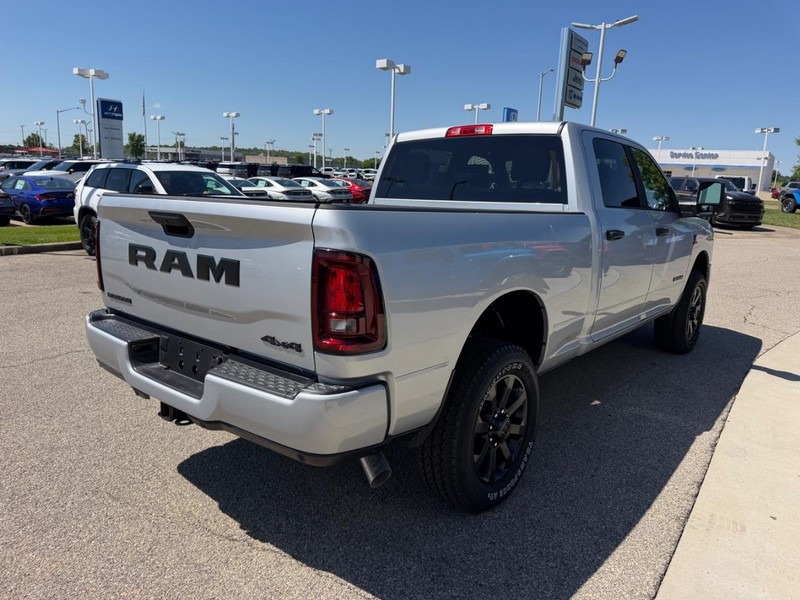 Ram 2500 Vehicle Full-screen Gallery Image 4