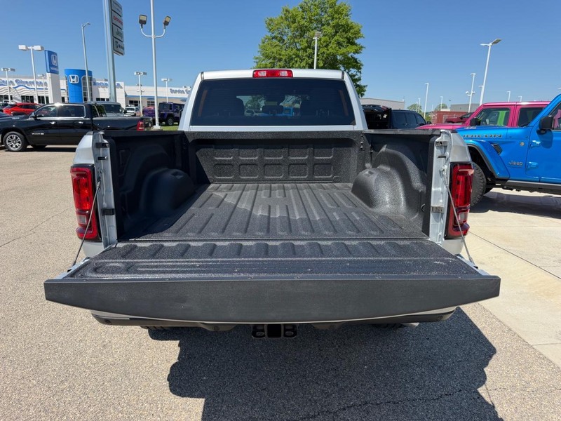Ram 2500 Vehicle Full-screen Gallery Image 6