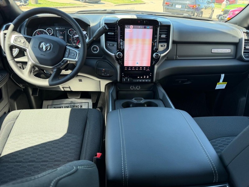 Ram 2500 Vehicle Full-screen Gallery Image 9