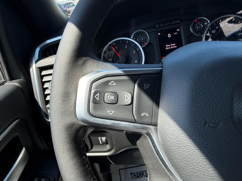 Ram 2500 Vehicle Full-screen Gallery Image 11