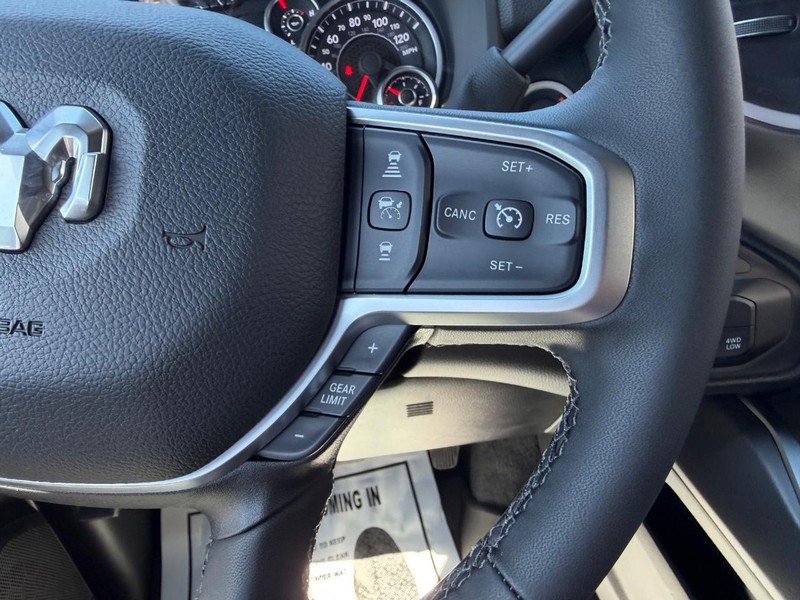 Ram 2500 Vehicle Full-screen Gallery Image 12