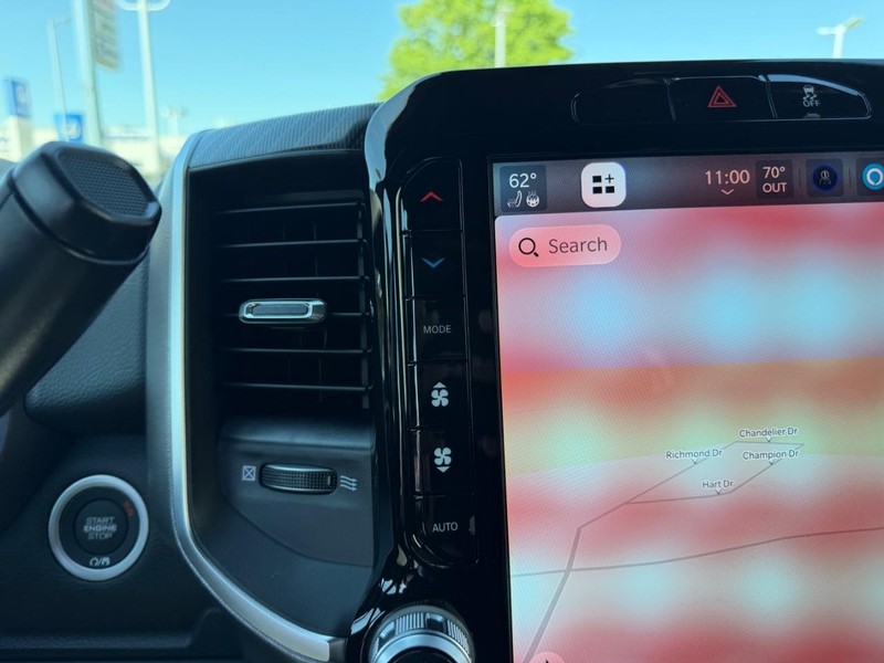 Ram 2500 Vehicle Full-screen Gallery Image 14