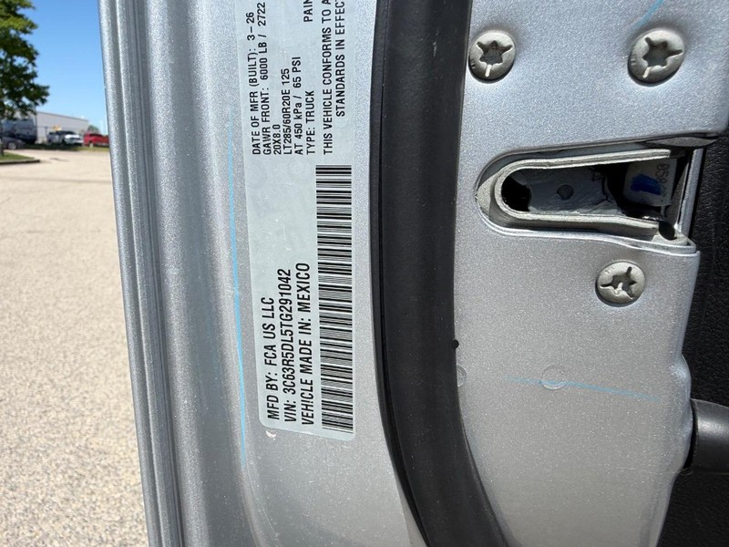 Ram 2500 Vehicle Full-screen Gallery Image 21