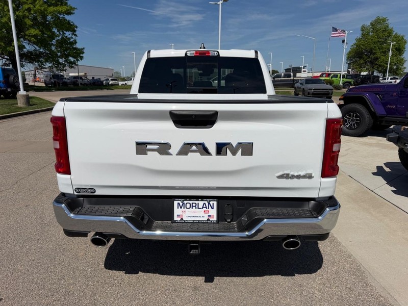 Ram 1500 Vehicle Full-screen Gallery Image 5