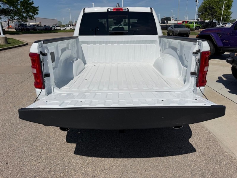 Ram 1500 Vehicle Full-screen Gallery Image 6