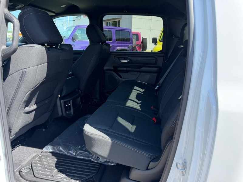Ram 1500 Vehicle Full-screen Gallery Image 8