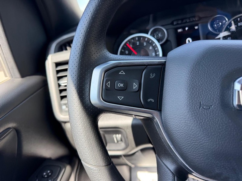 Ram 1500 Vehicle Full-screen Gallery Image 11