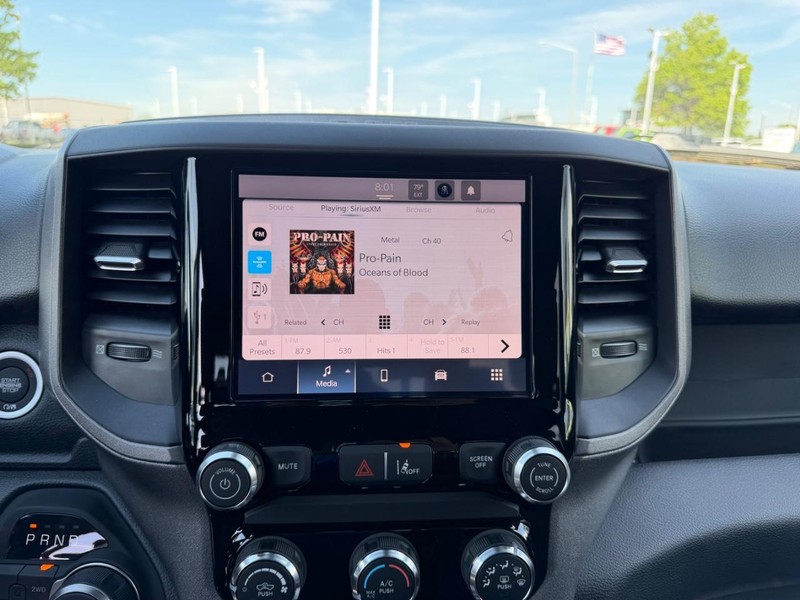 Ram 1500 Vehicle Full-screen Gallery Image 13