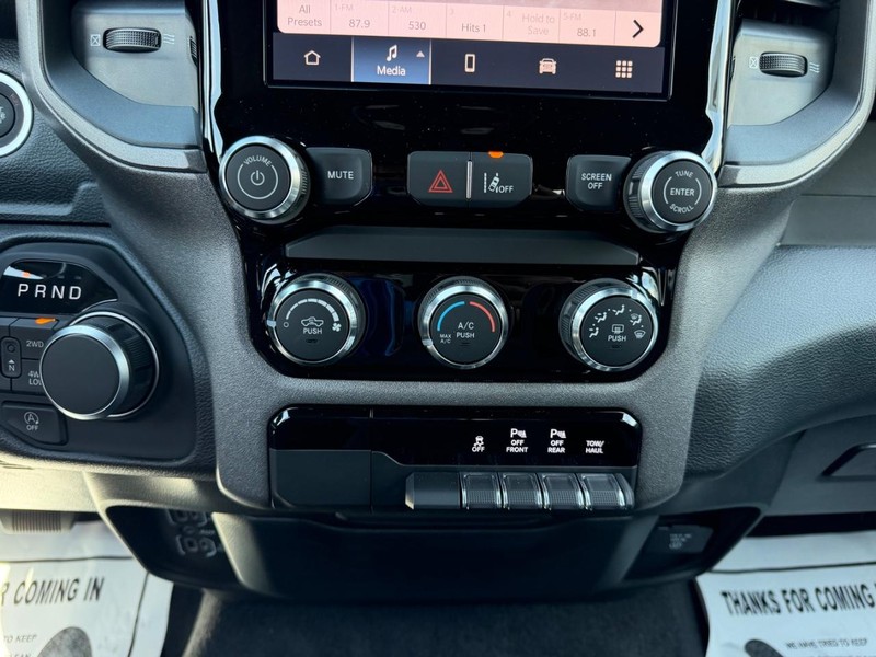 Ram 1500 Vehicle Full-screen Gallery Image 14