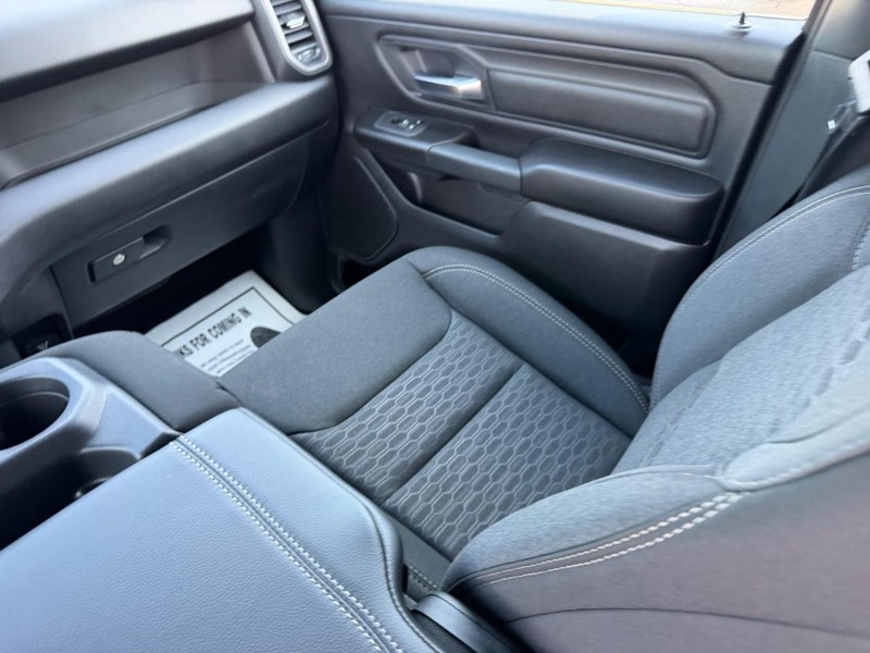 Ram 1500 Vehicle Full-screen Gallery Image 16