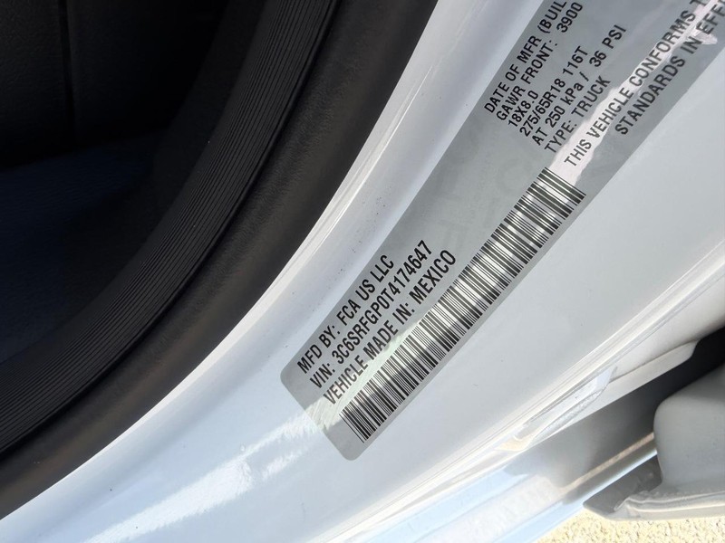 Ram 1500 Vehicle Full-screen Gallery Image 21