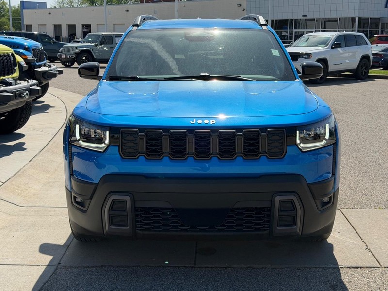 Jeep Cherokee Vehicle Full-screen Gallery Image 2