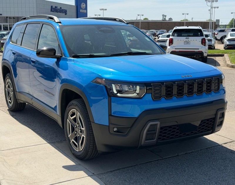 Jeep Cherokee Vehicle Full-screen Gallery Image 3