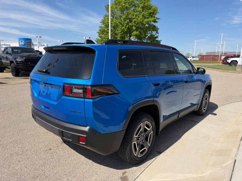 Jeep Cherokee Vehicle Full-screen Gallery Image 4