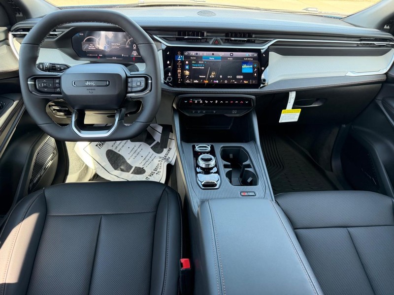 Jeep Cherokee Vehicle Full-screen Gallery Image 10
