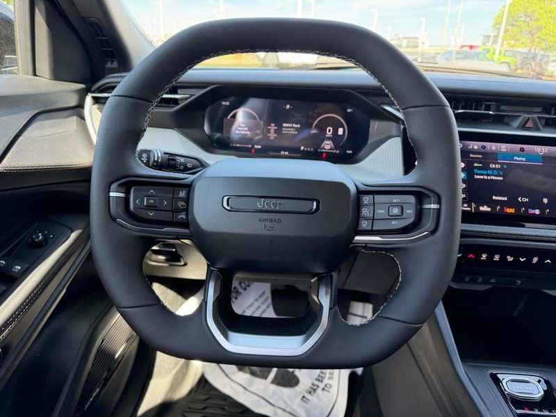 Jeep Cherokee Vehicle Full-screen Gallery Image 11