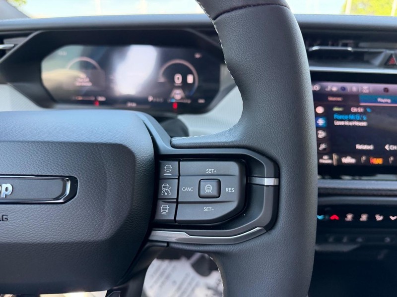 Jeep Cherokee Vehicle Full-screen Gallery Image 13