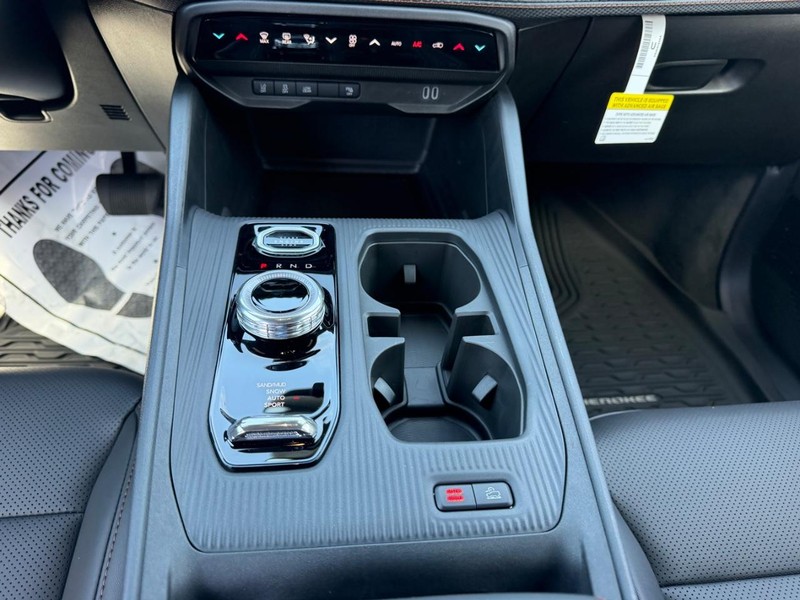 Jeep Cherokee Vehicle Full-screen Gallery Image 16