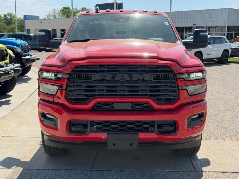 Ram 2500 Vehicle Full-screen Gallery Image 2