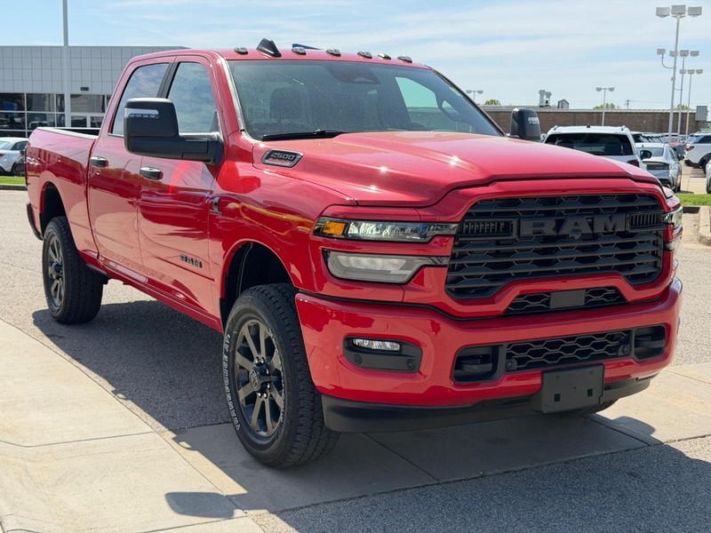 Ram 2500 Vehicle Full-screen Gallery Image 3