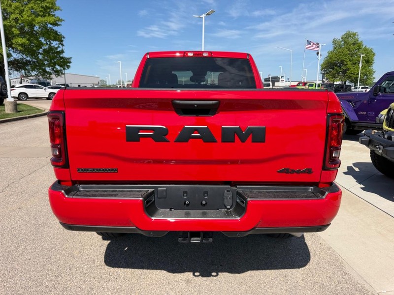 Ram 2500 Vehicle Full-screen Gallery Image 5