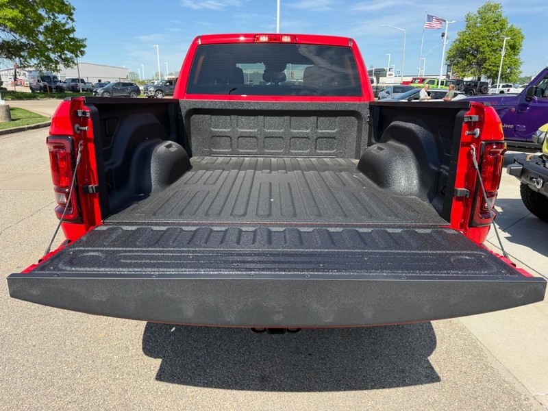 Ram 2500 Vehicle Full-screen Gallery Image 6