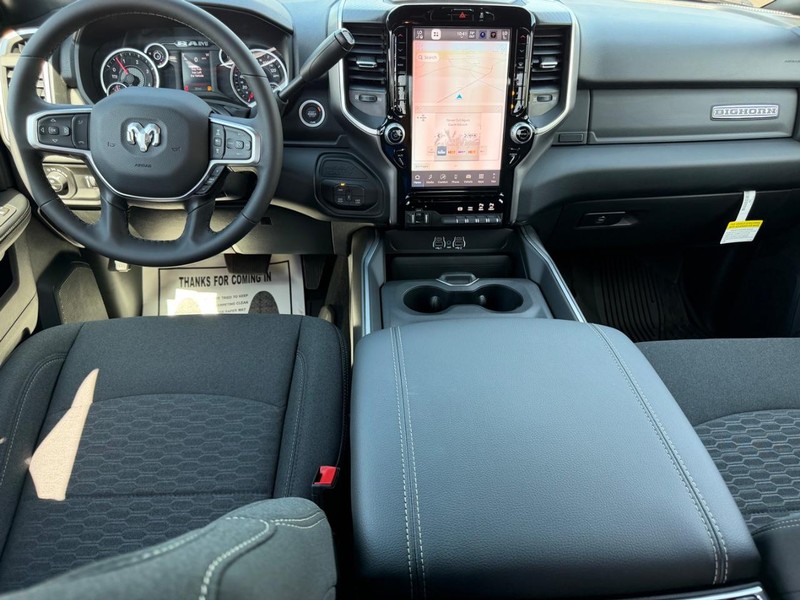 Ram 2500 Vehicle Full-screen Gallery Image 9