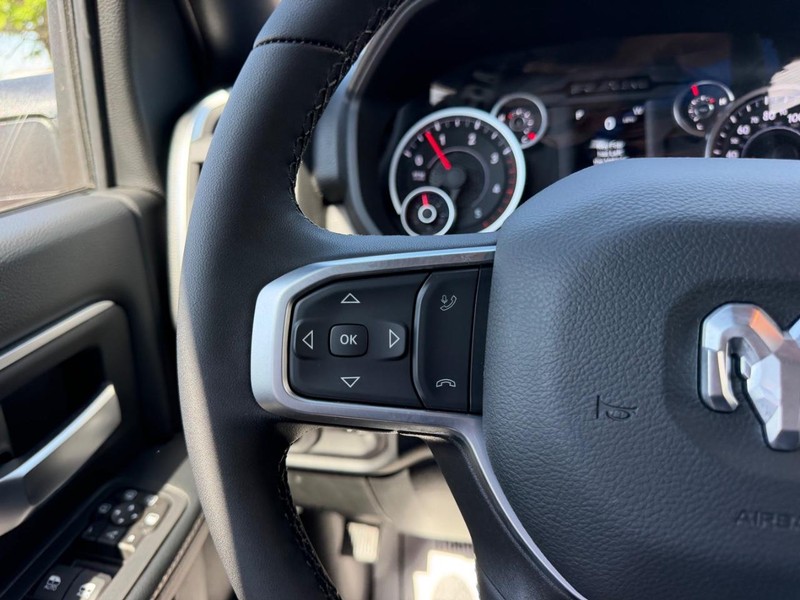 Ram 2500 Vehicle Full-screen Gallery Image 11