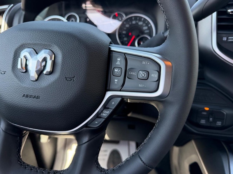 Ram 2500 Vehicle Full-screen Gallery Image 12