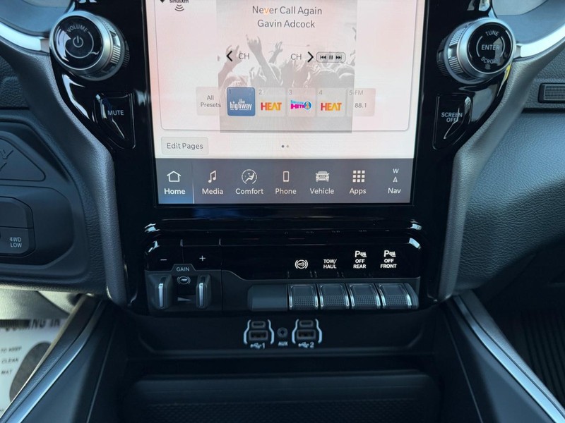 Ram 2500 Vehicle Full-screen Gallery Image 15