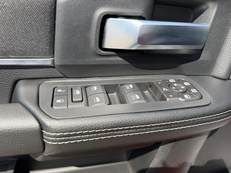 Ram 2500 Vehicle Full-screen Gallery Image 17