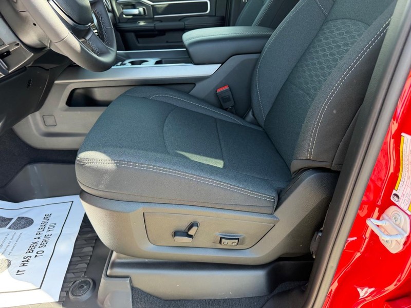 Ram 2500 Vehicle Full-screen Gallery Image 18