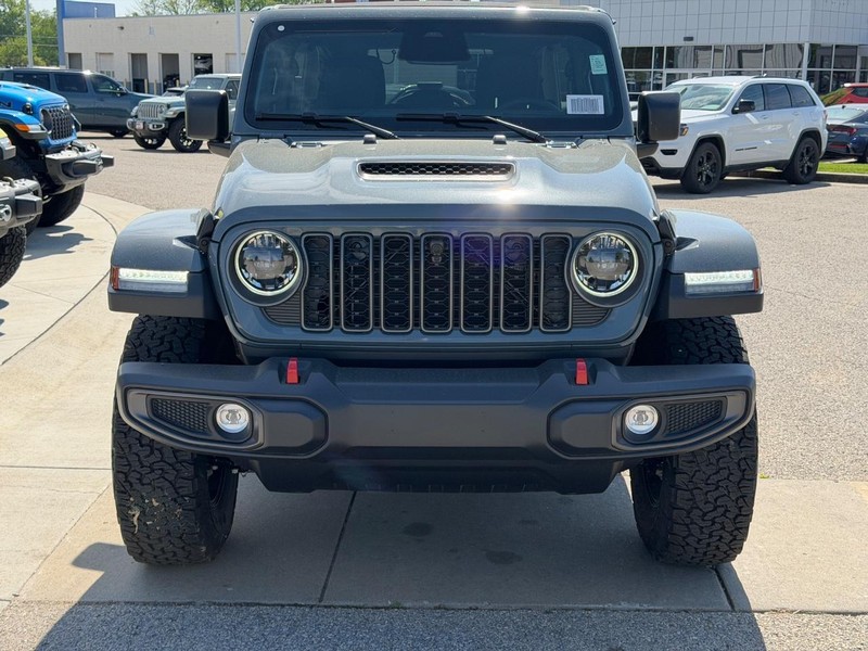 Jeep Wrangler Vehicle Full-screen Gallery Image 2