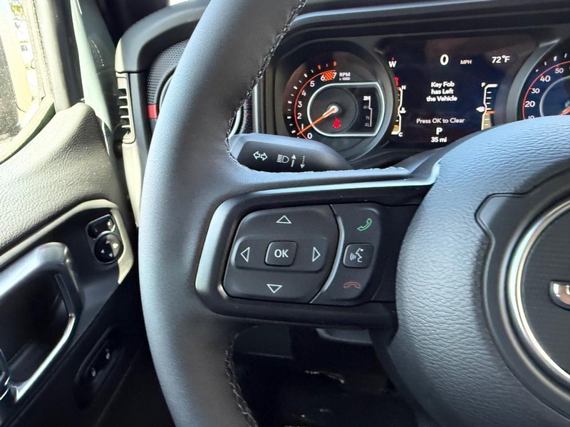 Jeep Wrangler Vehicle Full-screen Gallery Image 11