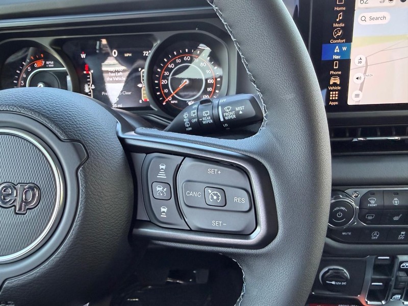 Jeep Wrangler Vehicle Full-screen Gallery Image 12