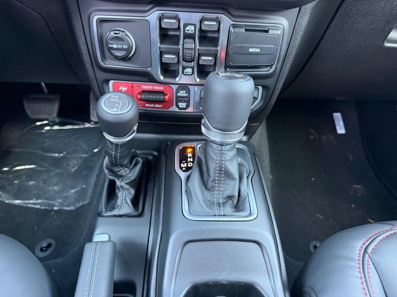 Jeep Wrangler Vehicle Full-screen Gallery Image 15