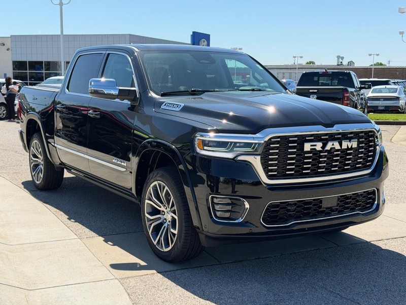 Ram 1500 Vehicle Full-screen Gallery Image 3