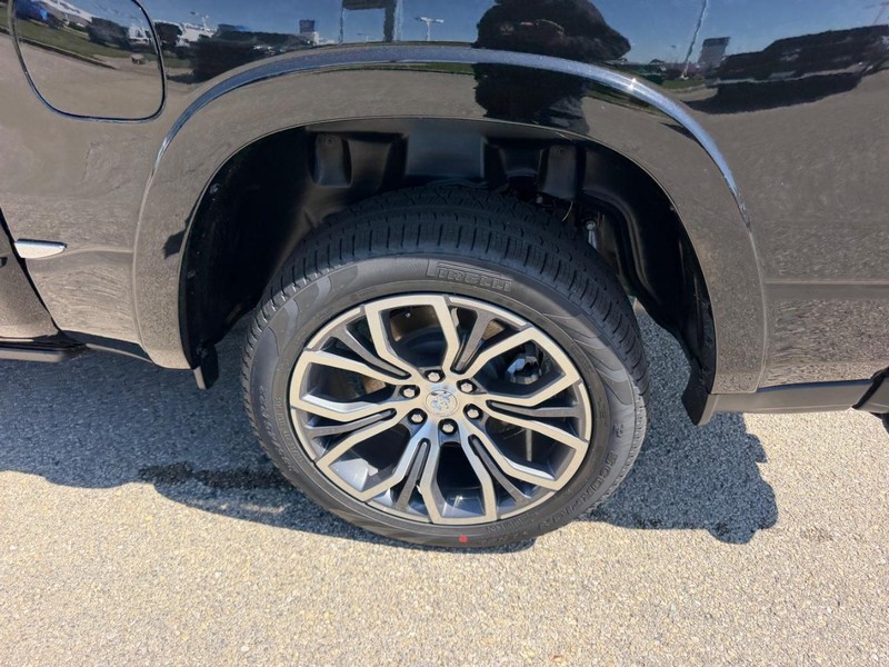 Ram 1500 Vehicle Full-screen Gallery Image 7