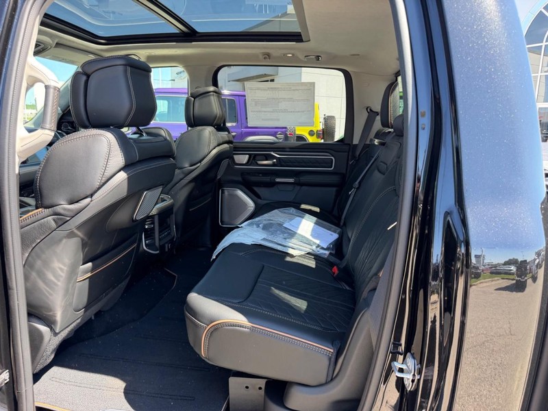 Ram 1500 Vehicle Full-screen Gallery Image 8
