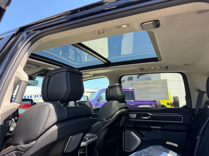 Ram 1500 Vehicle Full-screen Gallery Image 9