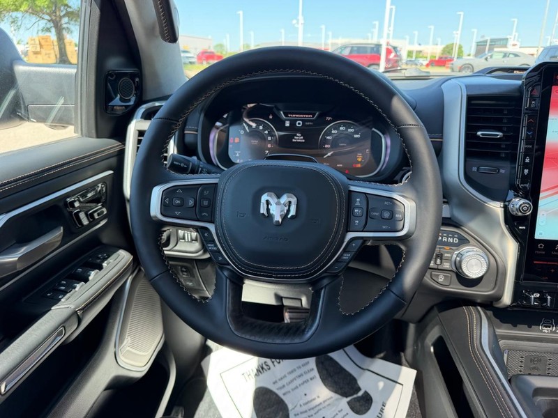 Ram 1500 Vehicle Full-screen Gallery Image 11