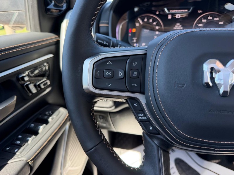 Ram 1500 Vehicle Full-screen Gallery Image 12